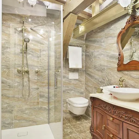 The Stamp 4* 스헤르토헨보스