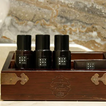 The Stamp 4* 스헤르토헨보스