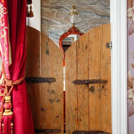 The Stamp 4* 스헤르토헨보스