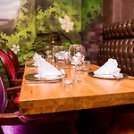 The Stamp 4* 스헤르토헨보스
